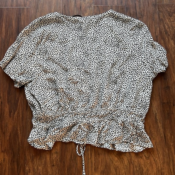 Black and White Print Cropped Top - Picture 4 of 4